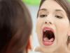 علت بوی بد دهان: علل در بزرگسالان